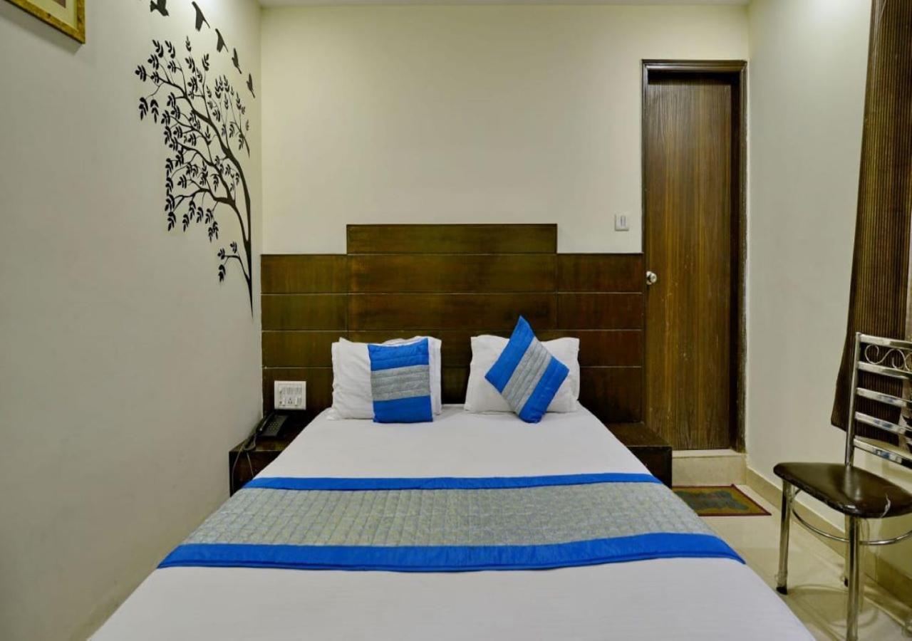 Hotel International Neelam Near New Delhi Railway Station Нью-Делі Екстер'єр фото