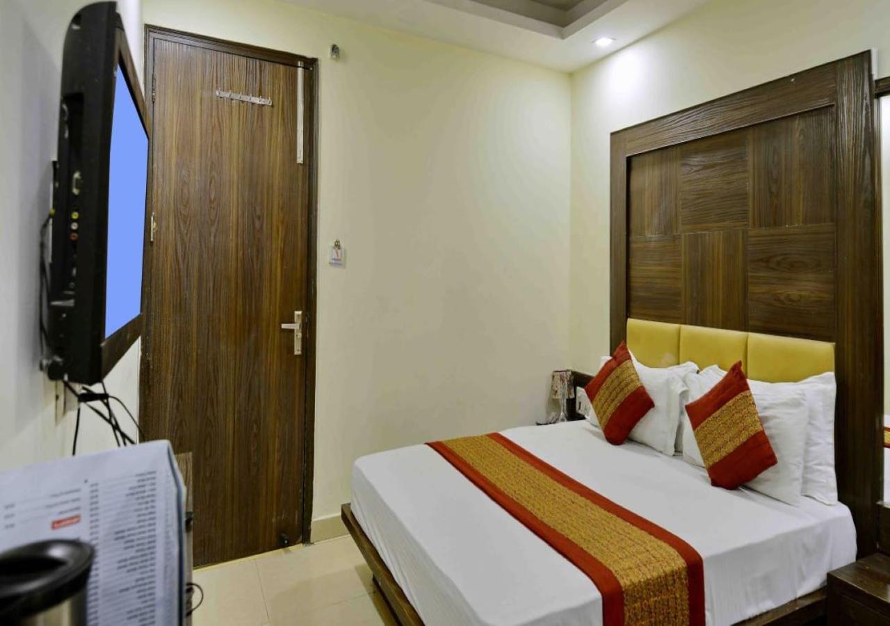 Hotel International Neelam Near New Delhi Railway Station Нью-Делі Екстер'єр фото