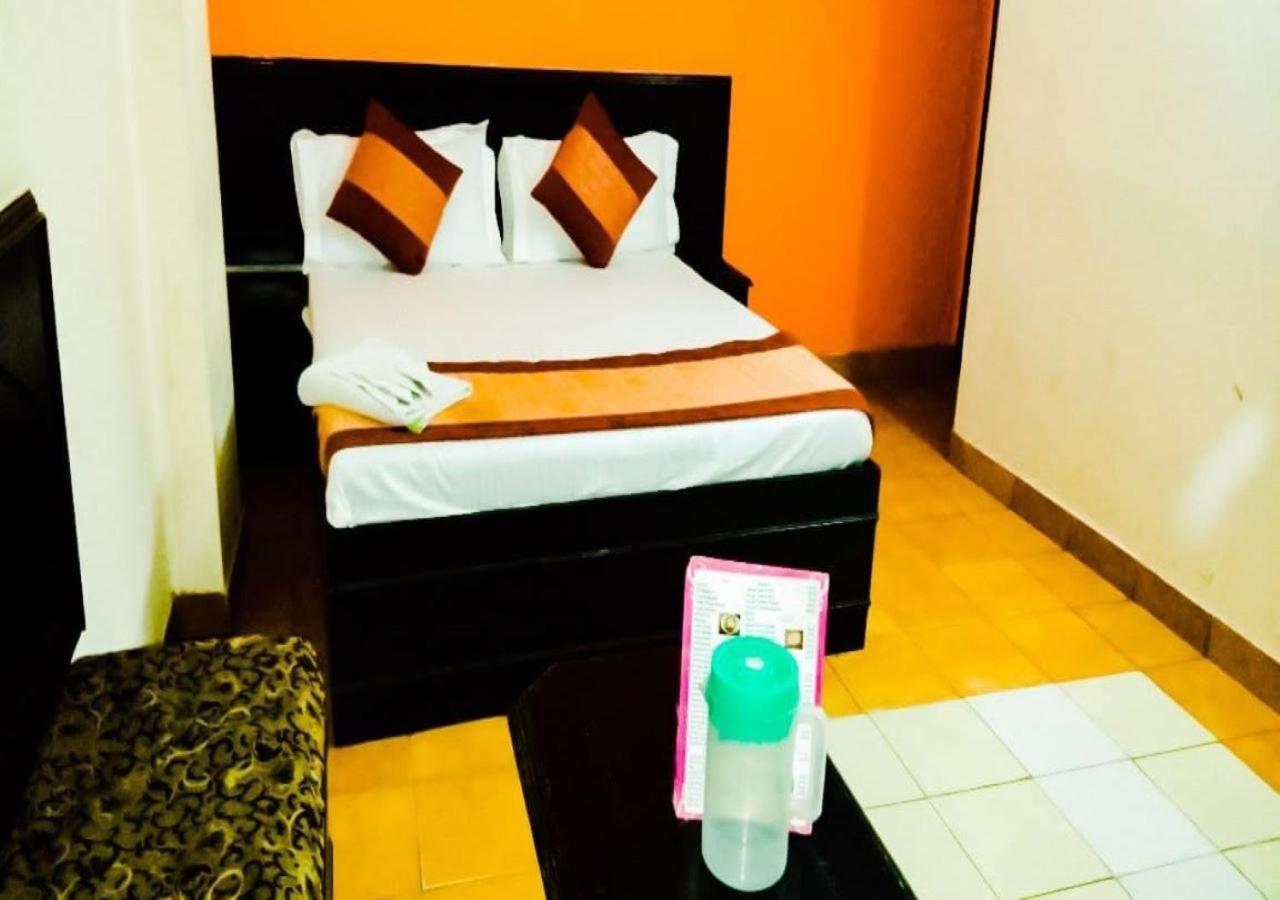 Hotel International Neelam Near New Delhi Railway Station Нью-Делі Екстер'єр фото